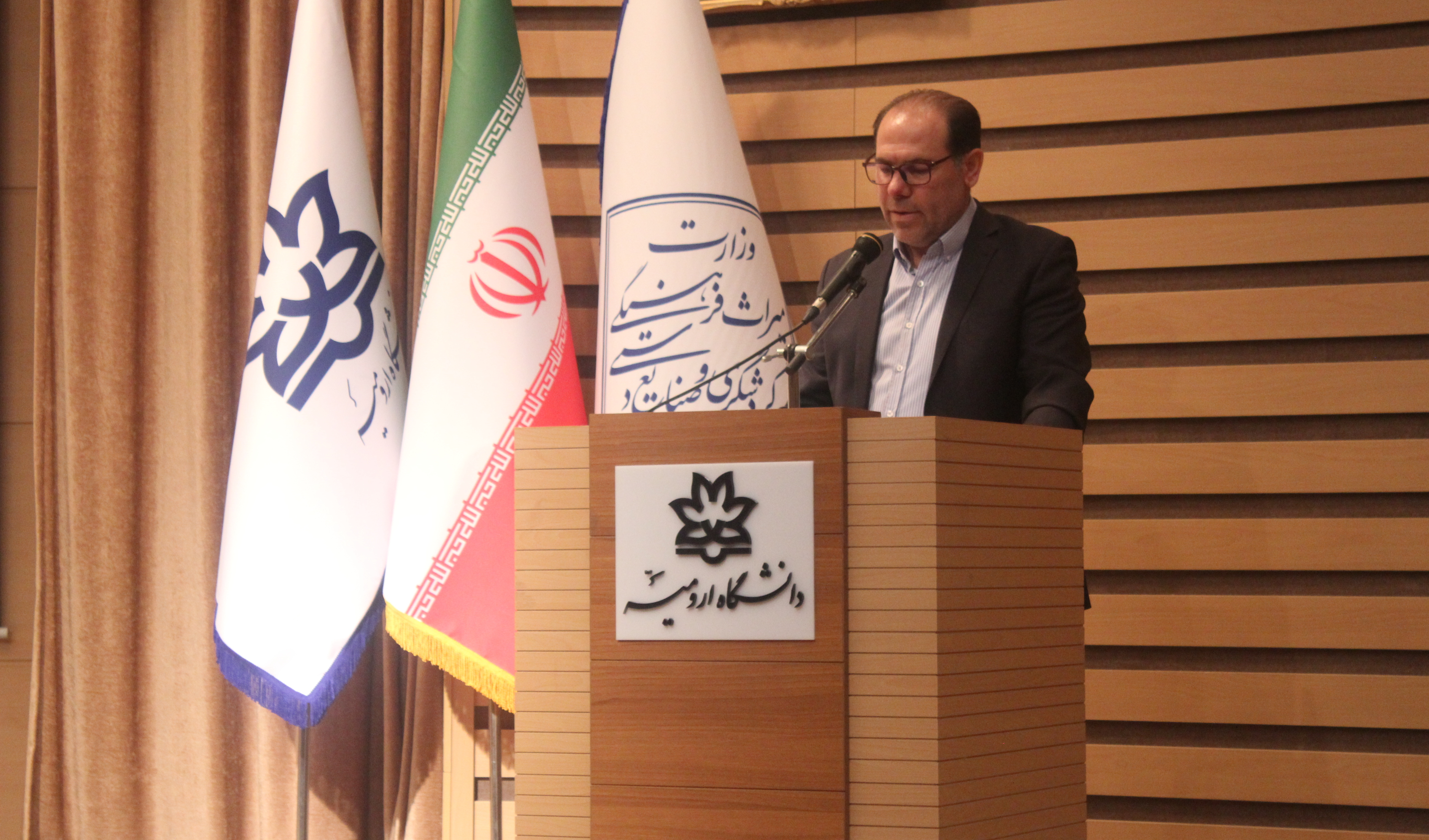 گزارش تصویری از برگزاری مراسم گرامیداشت و پنل تخصصی زلزله و بناهای تاریخی 