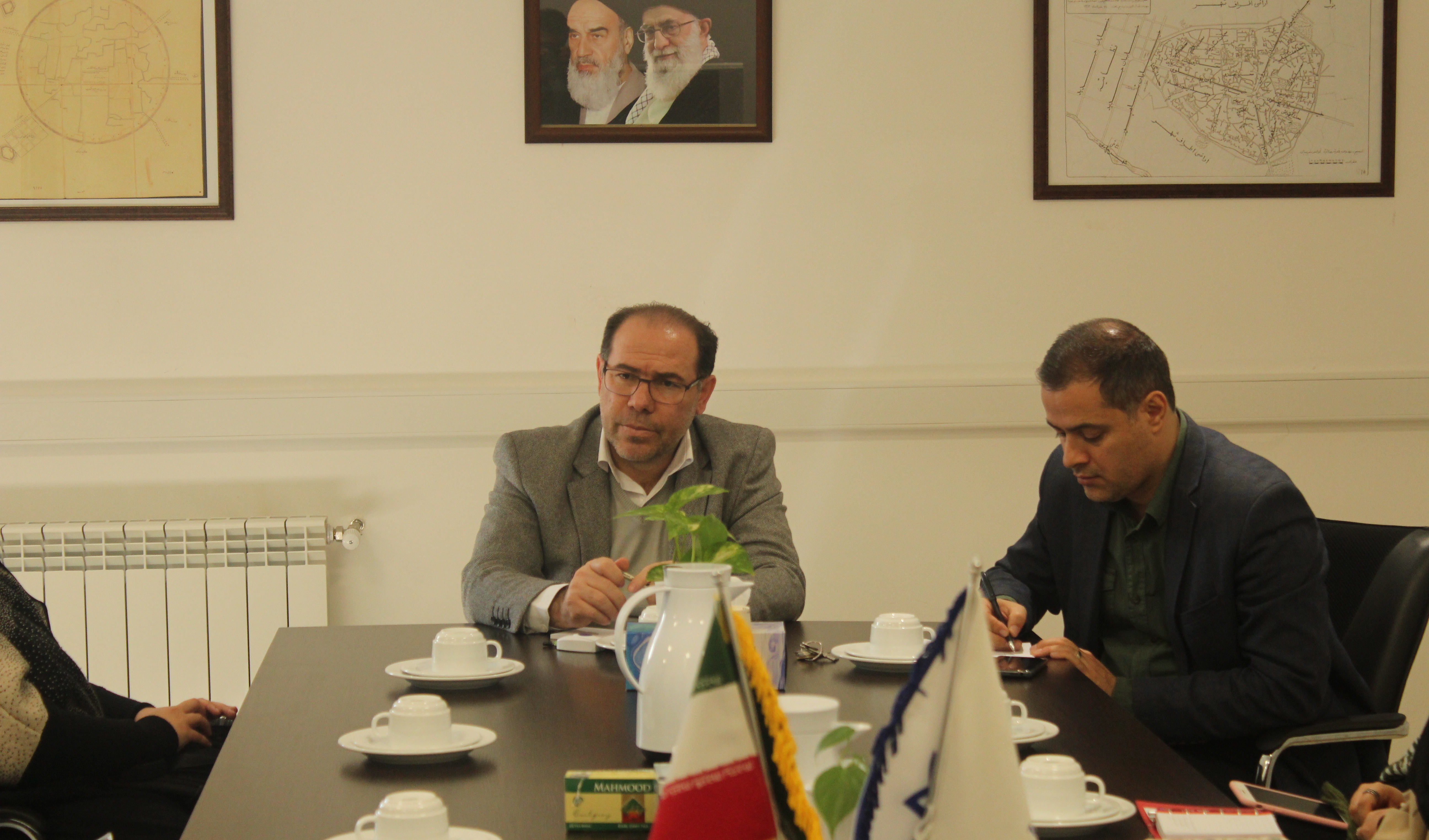 گزارش تصویری نشست صمیمی هیات رئیسه دانشکده با نمایندگان کلاسهای آموزشی