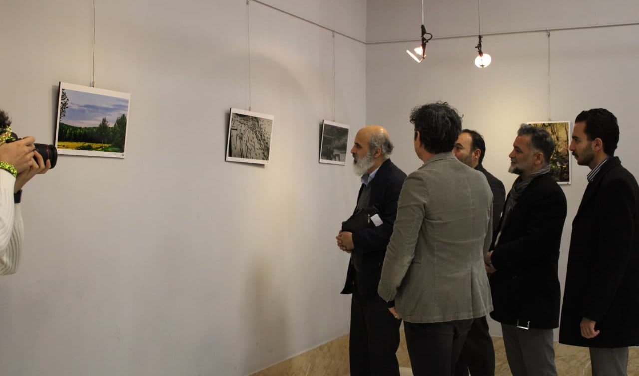 گزارش تصویری نمایشگاه عکس مواجهه جغرافیای ذهن من" نخستین سالانه عکس دانشجویان رشته نقاشی دانشکده معماری ، شهرسازی و هنر دانشگاه ارومیه