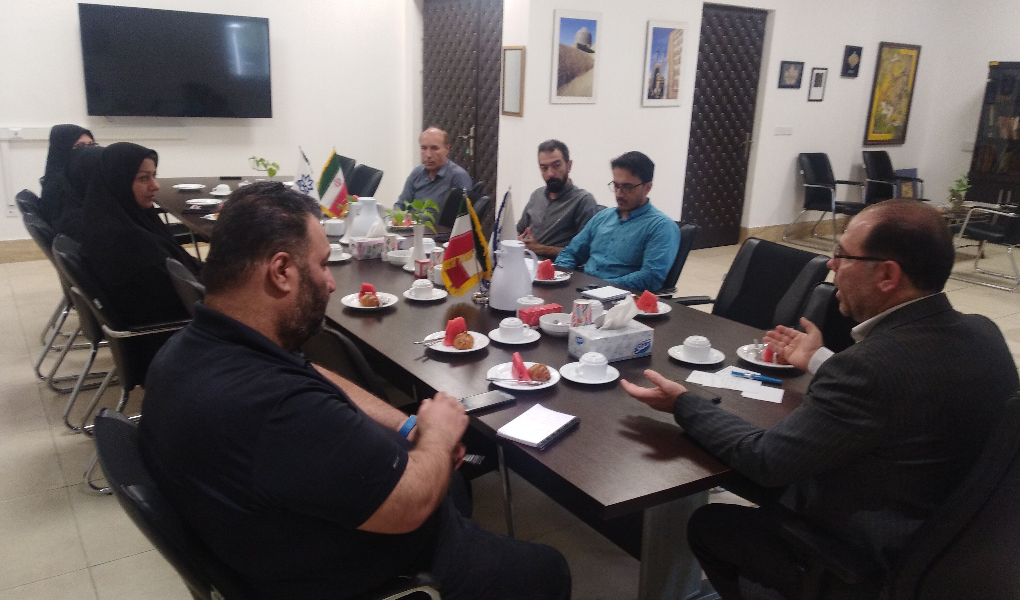 گزارش تصویری از نشست هیات ریئسه دانشکده معماری، شهرسازی و هنر با یاوران علمی دانشکده 