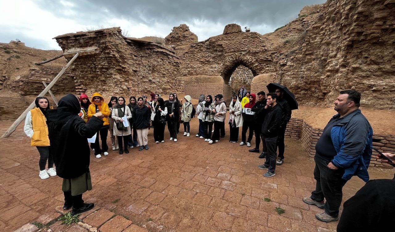 گزارش تصویری از بازدید دانشجویان معماری از تخت سلیمان تکاب