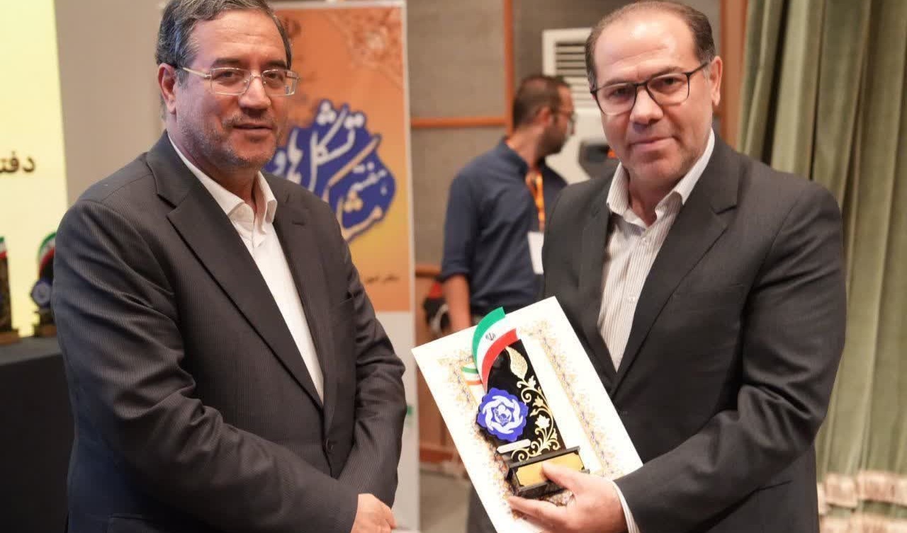 تقدیر استاندار آذربایجان غربی از جناب آقای دکتر مظفر عباس‌زاده عضو محترم هئیت علمی گروه مرمت بناهای تاریخی
