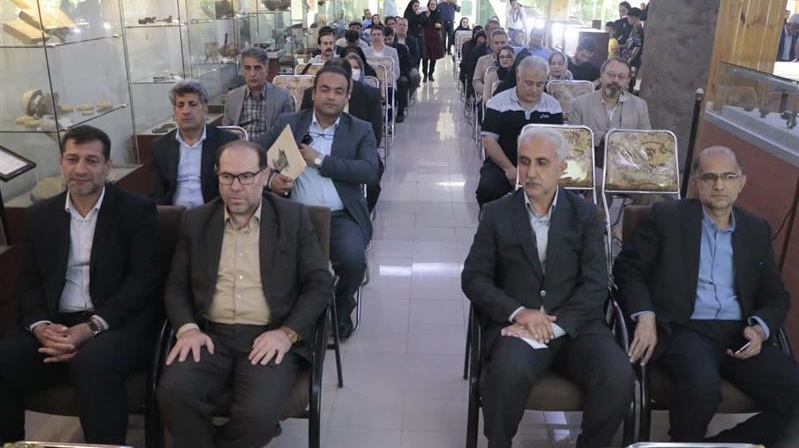 حضور ریاست دانشکده معماری، شهرسازی و هنر در نمایشگاه كهن‌ترین یافته‌های باستان‌شناسی شمال غرب ایران در آذربایجان غربی