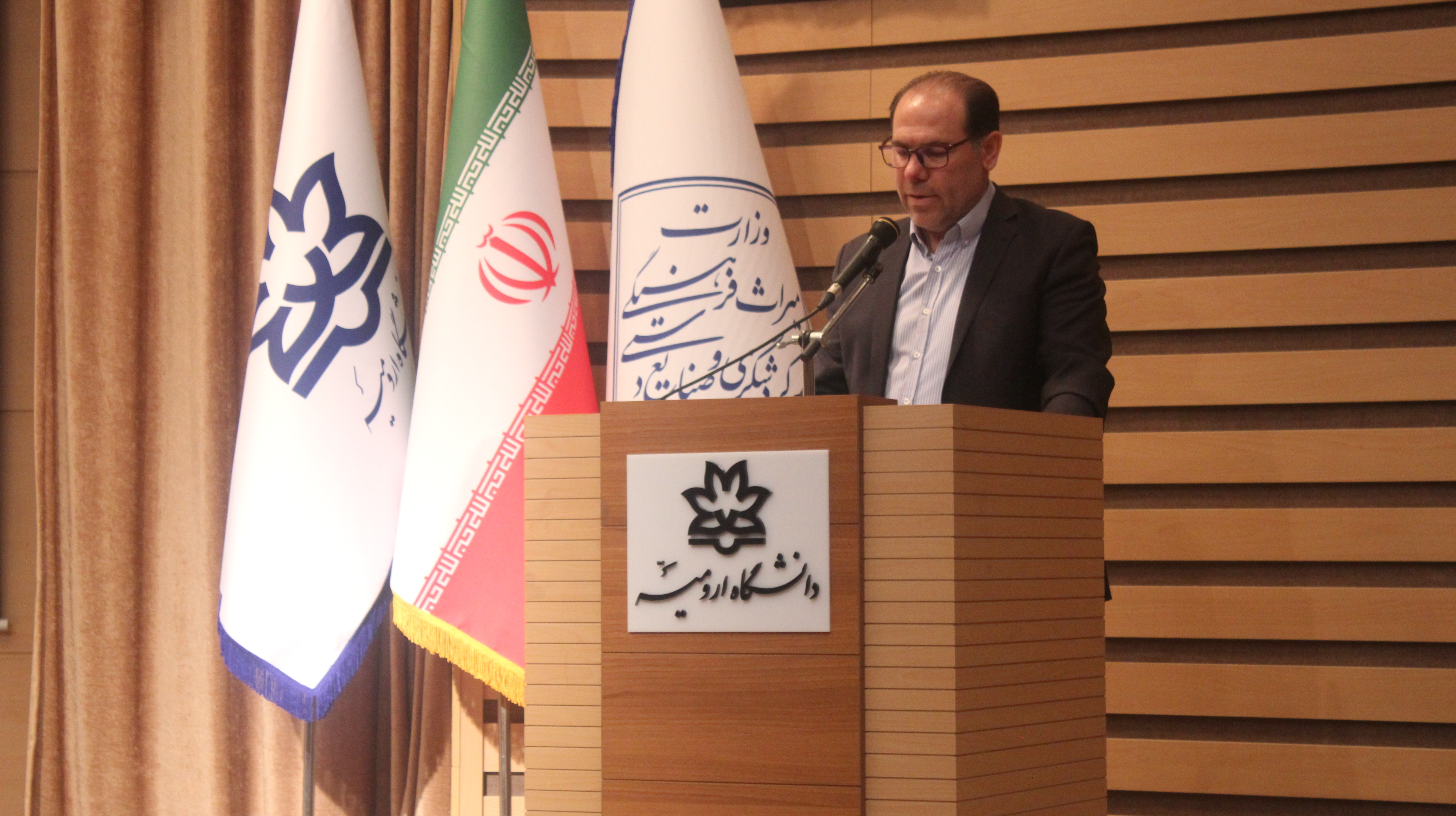 گزارش تصویری از برگزاری مراسم گرامیداشت و پنل تخصصی زلزله و بناهای تاریخی 