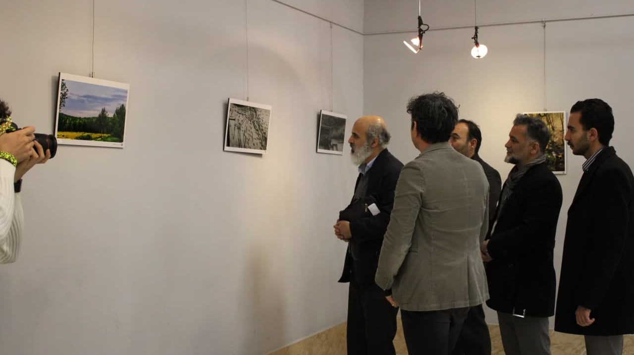 گزارش تصویری نمایشگاه عکس مواجهه جغرافیای ذهن من" نخستین سالانه عکس دانشجویان رشته نقاشی دانشکده معماری ، شهرسازی و هنر دانشگاه ارومیه