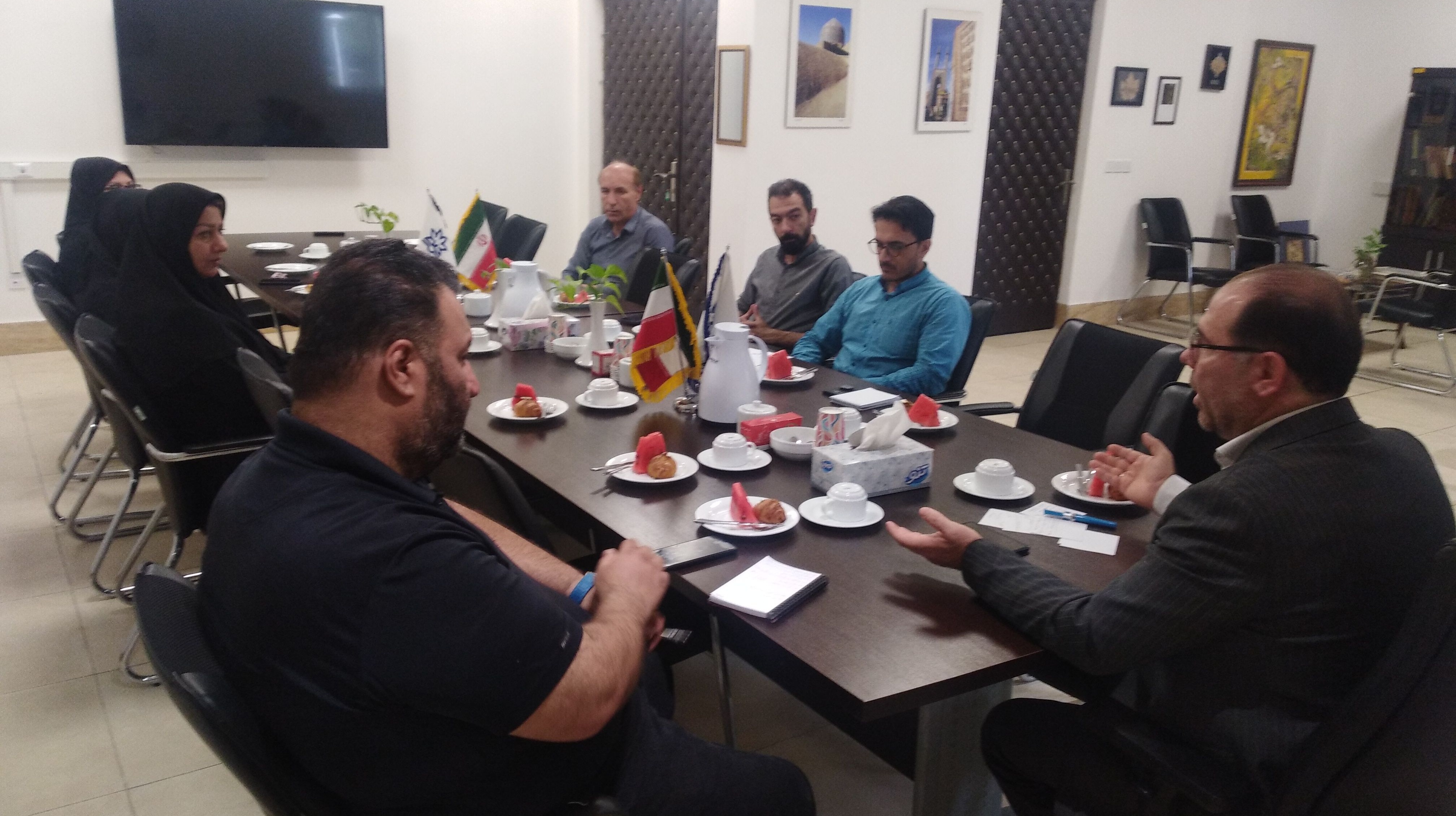 گزارش تصویری از نشست هیات ریئسه دانشکده معماری، شهرسازی و هنر با یاوران علمی دانشکده 